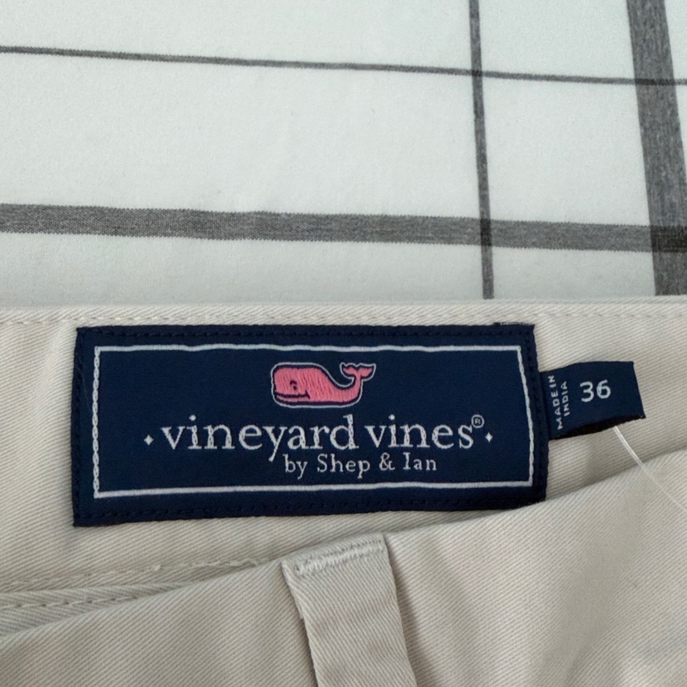 NWT Men’s Vineyard Vines classic fit 9”
Breaker short size 36 - Picture 4 of 6